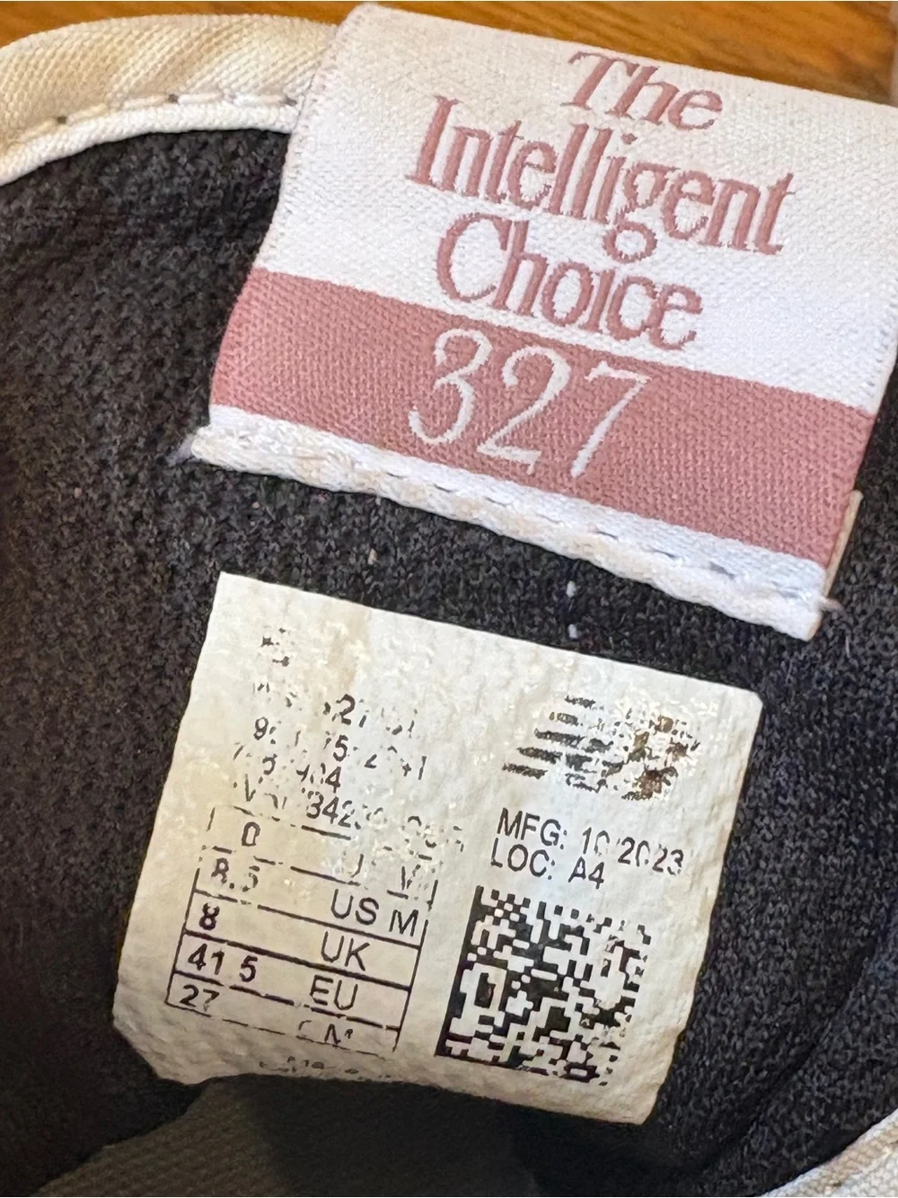 New Balance 327 Black and White, well loved - Picture 10 of 10